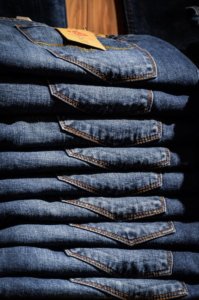 Picture representing how to wash jeans